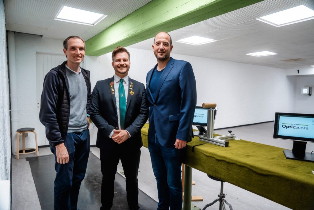 Übergabe der neuen Ausstattung an den Schützenverein